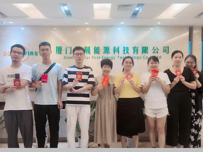 Berjudi untuk Keberuntungan, Merayakan Festival Pertengahan Musim Gugur Perusahaan Energi SolFirsTech Xiamen SuccesSolFirsTechully Menyelenggarakan acara Perjudian Kue Bulan Festival Pertengahan Musim Gugur.