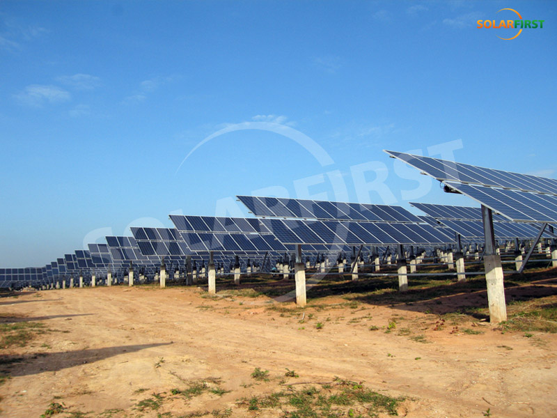 Proyek pelacakan sumbu tunggal datar 120MW Thailand