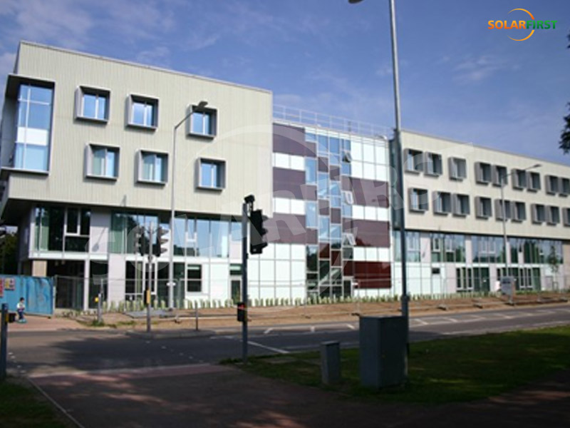 Proyek Dinding Tirai BIPV 120KW di Cambridge, Inggris