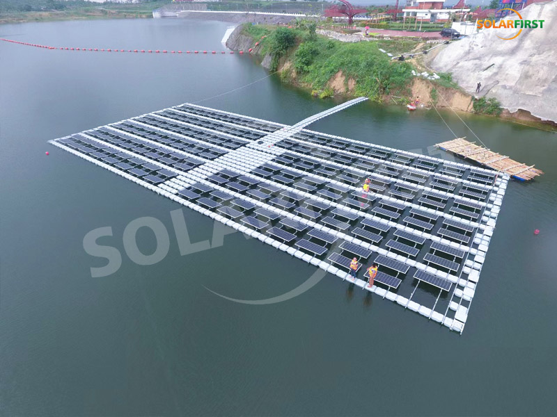 Proyek Pembangkit Listrik Tenaga Surya Terapung 68KWp Indonesia