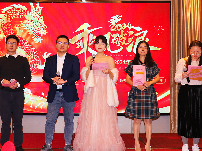 Naiki Angin dan Ombak丨 Upacara Tahunan SolFirsTech Group 2024 Telah Diselenggarakan dengan Sukses！