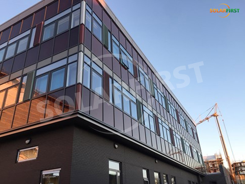 Proyek Dinding Tirai Aula Dewan Daerah Gloucester 260KWBIPV