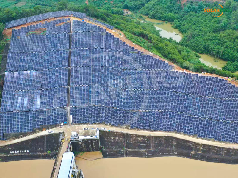 Sistem Pemasangan Fleksibel Wuzhou Guangxi 3MWp-Proyek Lereng
