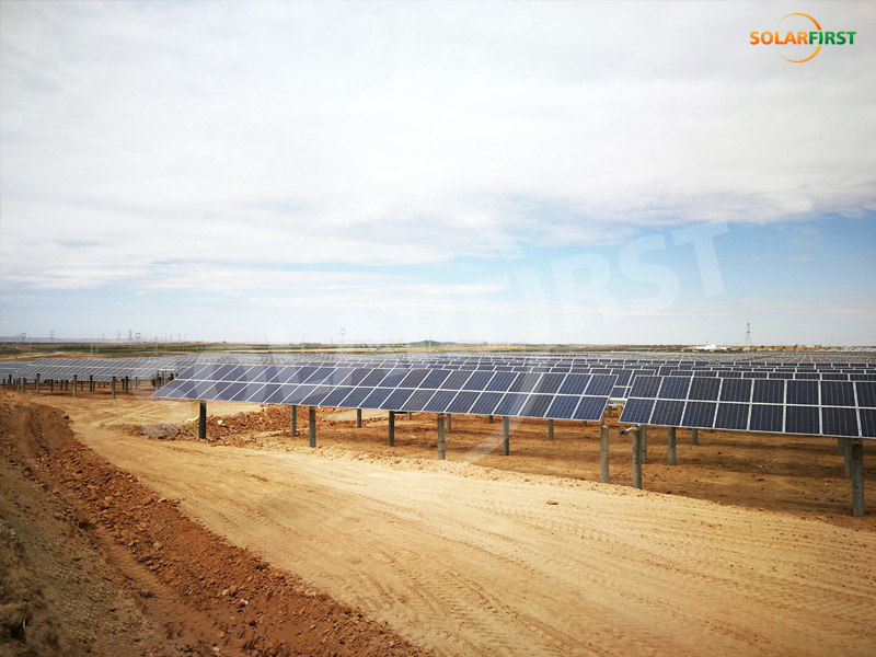 Proyek pelacakan sumbu tunggal datar Gansu 28MW